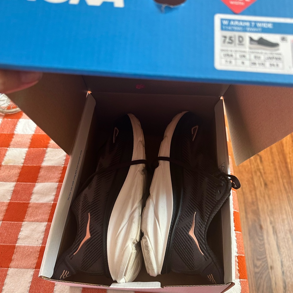 Hoka Clifton 9 barely worn 7.5d women’s